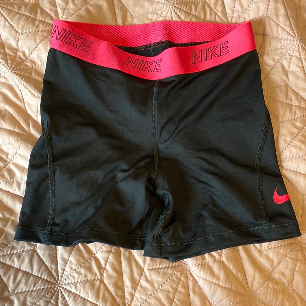 Woman’s nike spandex shorts